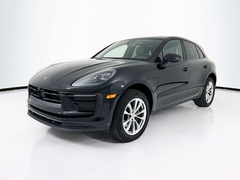 Certified 2025 Porsche Macan image 1