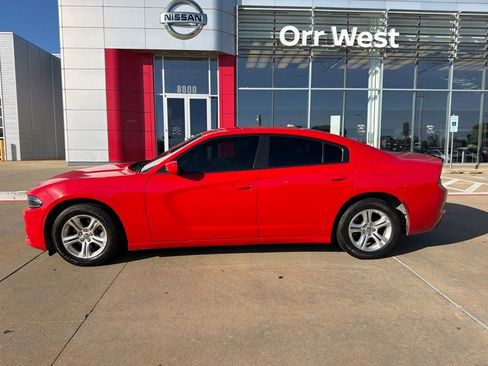 Used 2022 Dodge Charger SXT RWD image 2