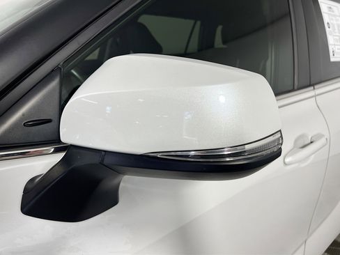 Used 2024 Toyota Highlander XLE FWD image 13
