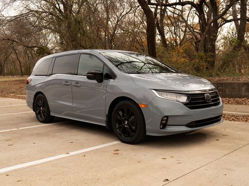 Certified 2023 Honda Odyssey Sport image 2