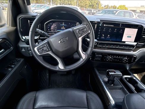 Used 2025 Chevrolet Silverado 1500 LT Trail Boss w/ Convenience Package II AWD/4WD image 11
