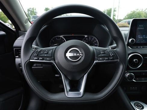 Used 2024 Nissan Sentra SV FWD image 11