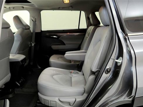 Used 2023 Toyota Highlander Limited image 21