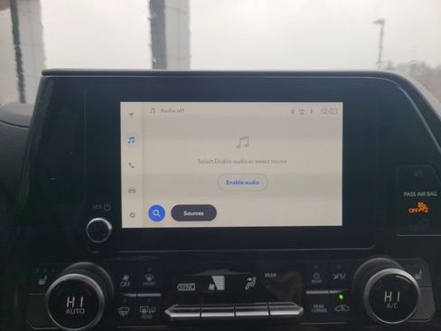 Used 2024 Toyota Highlander XLE image 30