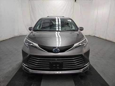 Used 2024 Toyota Sienna Platinum AWD/4WD image 52