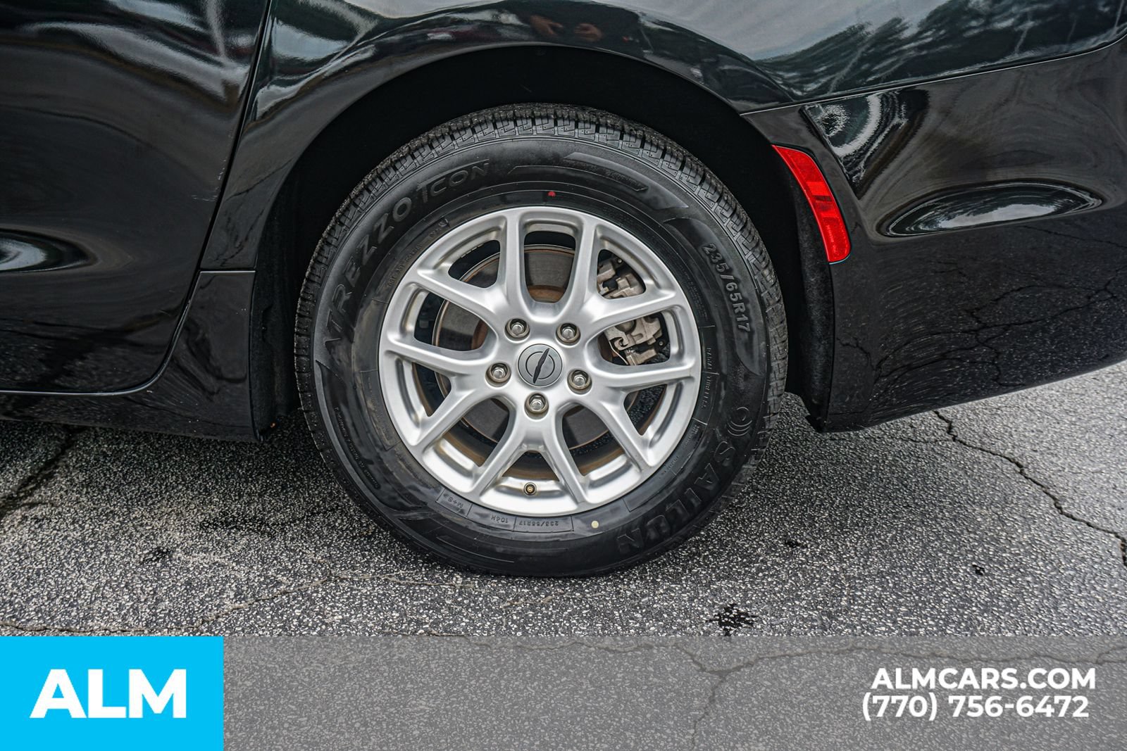 Used 2023 Chrysler Pacifica Touring-L FWD image 15