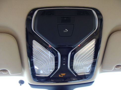 Used 2017 BMW 750i xDrive image 38