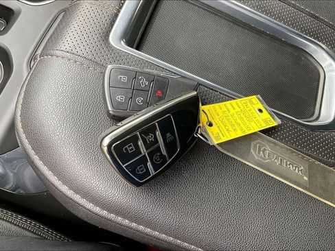 Used 2022 Chevrolet Silverado 1500 High Country w/ Technology Package image 14