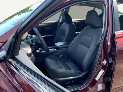 Used 2024 Nissan Altima 2.5 SV image 15