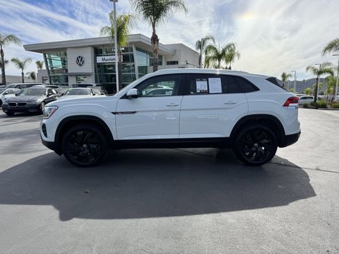 Used 2024 Volkswagen Atlas Cross Sport SE w/ Panoramic Sunroof Package image 7