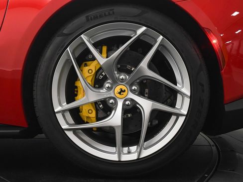 Used 2018 Ferrari 812 Superfast RWD image 27