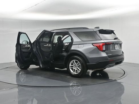 Used 2025 Ford Explorer Active w/ Active Comfort Package RWD image 38