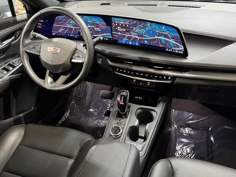 Used 2024 Cadillac XT4 Premium Luxury FWD image 4