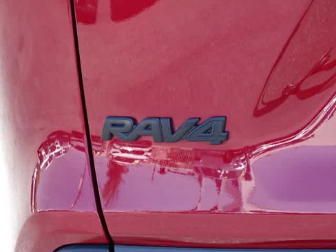 Used 2022 Toyota RAV4 LE AWD/4WD image 10