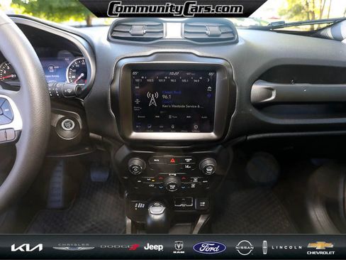 Used 2023 Jeep Renegade Latitude image 16