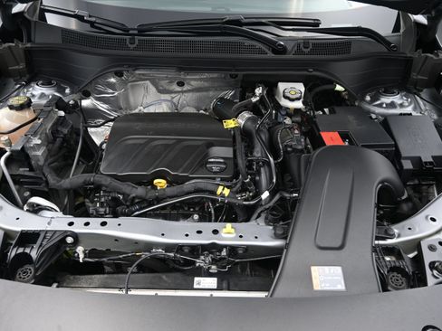 Used 2025 Chevrolet Trax RS w/ Sunroof Package FWD image 32