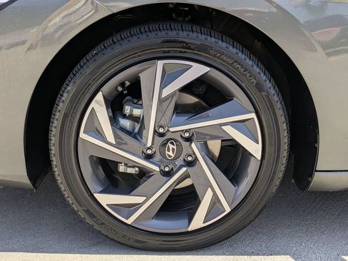 Used 2025 Hyundai Elantra SEL FWD image 31