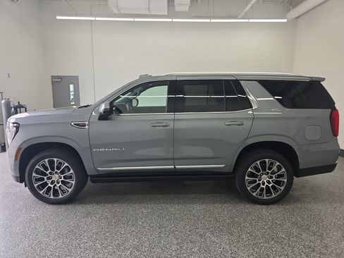 Used 2026 GMC Yukon Denali w/ Sun & Power Step Package image 2