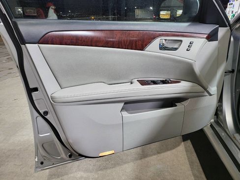 Used 2011 Toyota Avalon Limited FWD image 9