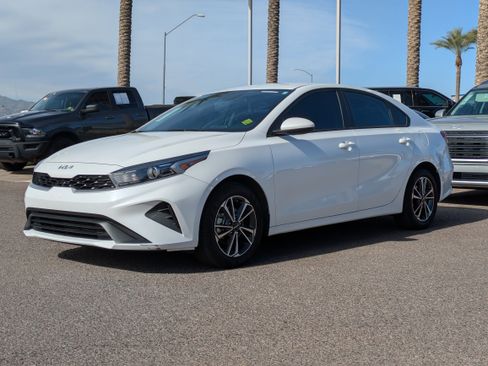 Used 2023 Kia Forte LXS image 7