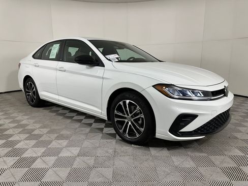 Used 2025 Volkswagen Jetta Sport image 6