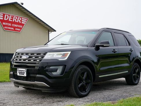 Used 2017 Ford Explorer XLT AWD/4WD image 2