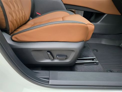 New 2026 Nissan Rogue Platinum image 13