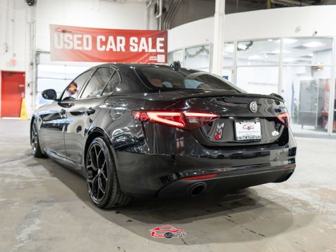 Used 2020 Alfa Romeo Giulia w/ Nero Edizione RWD image 5