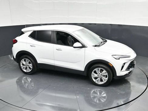 Used 2025 Buick Encore GX Preferred AWD/4WD image 43