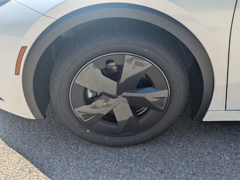 New 2027 Toyota Prius Plug-In Hybrid FWD image 18
