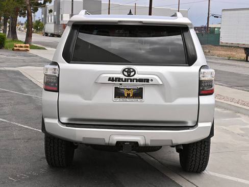 Used 2015 Toyota 4Runner SR5 RWD image 5
