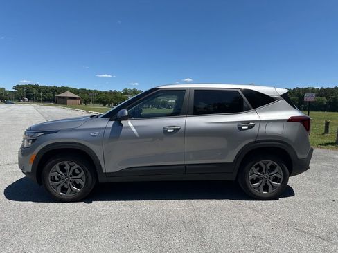 Used 2025 Kia Seltos LX AWD/4WD image 8