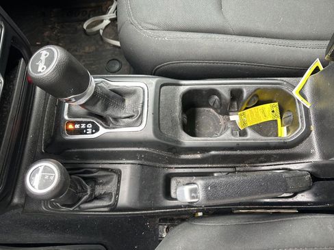 Used 2019 Jeep Wrangler Unlimited Sport S AWD/4WD image 11