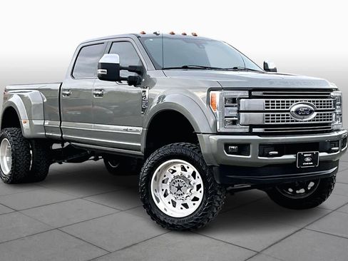 Used 2019 Ford F450 Platinum w/ Platinum Ultimate Package image 3