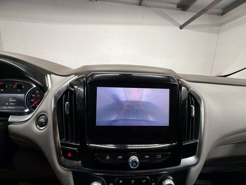 Used 2021 Chevrolet Traverse LT FWD image 14