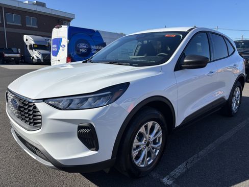 New 2026 Ford Escape Active w/ Tech Pack #1 AWD/4WD image 1