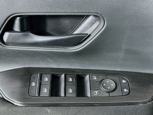 Used 2025 Nissan Kicks S FWD image 15