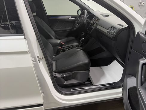 Certified 2024 Volkswagen Tiguan SE R-Line AWD/4WD image 30