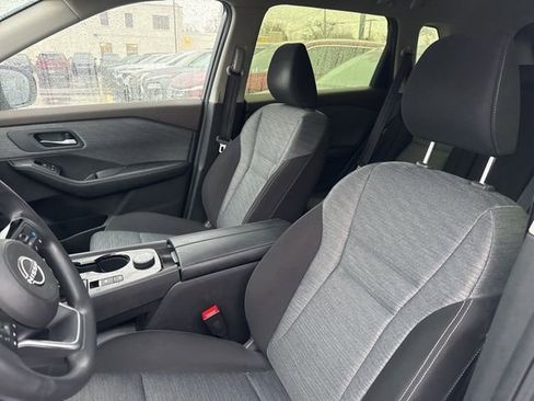 Used 2023 Nissan Rogue SV image 10