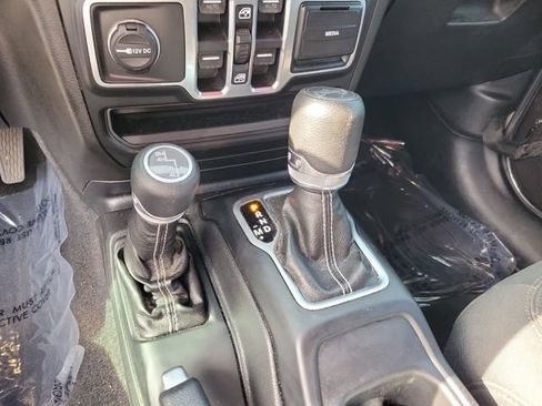 Used 2018 Jeep Wrangler Unlimited Sahara image 20