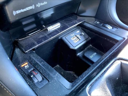 Used 2022 Lexus GX 460 Premium w/ Premium Package image 35