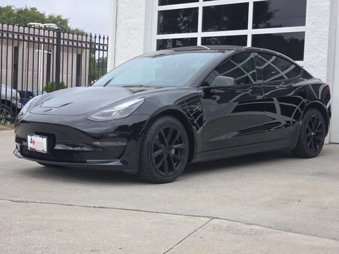 Used 2023 Tesla Model 3 Standard Range RWD image 9
