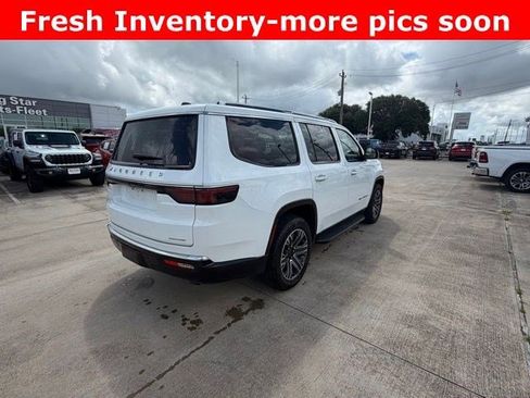 Used 2024 Jeep Wagoneer Series II w/ Flexible Seating Group RWD image 3