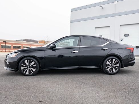 Used 2021 Nissan Altima 2.5 SV image 3
