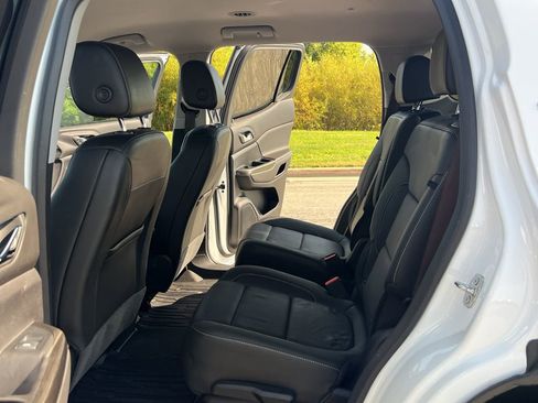 Used 2023 GMC Acadia SLT w/ LPO, Floor Liner Package image 37