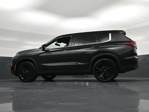 Used 2023 Mitsubishi Outlander SE FWD image 32