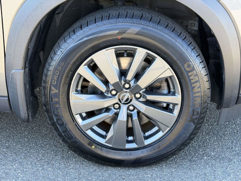 Used 2024 Nissan Pathfinder SV AWD/4WD image 7