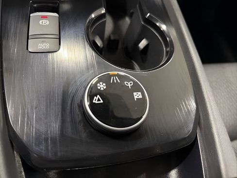 Used 2024 Nissan Rogue SV image 24