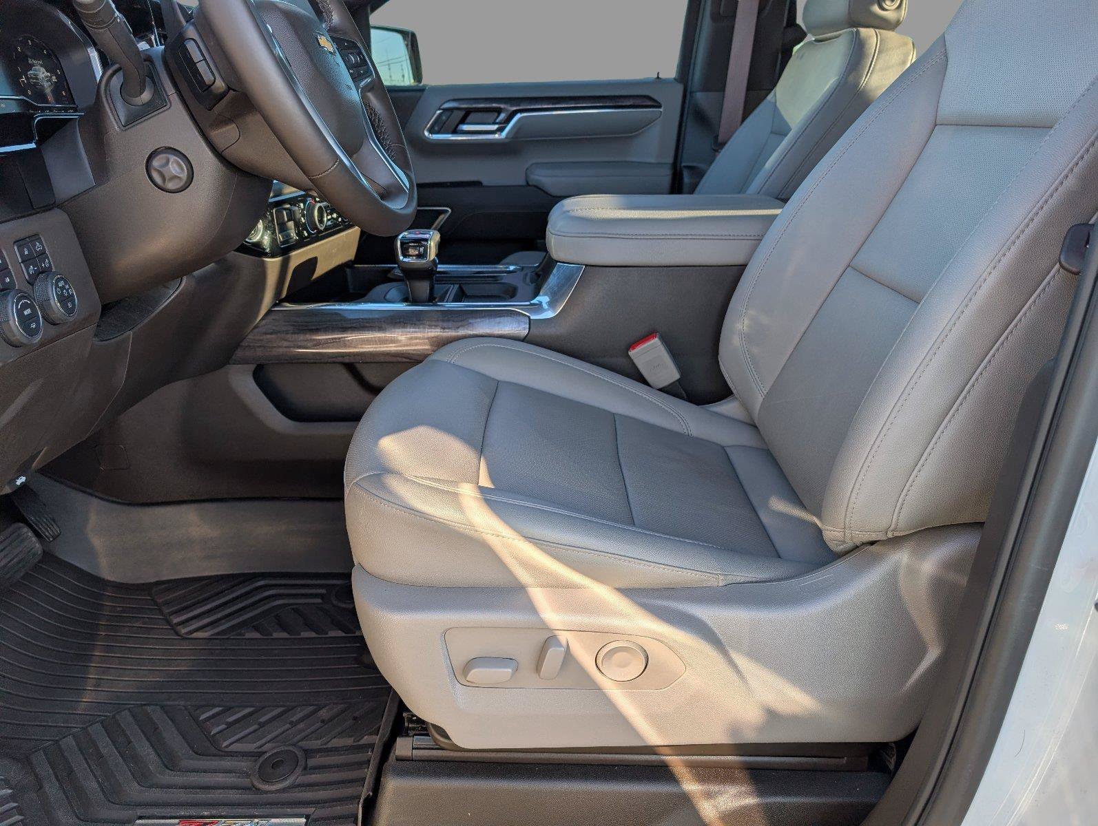 Used 2024 Chevrolet Silverado 1500 LTZ w/ LTZ Convenience Package II AWD/4WD image 3