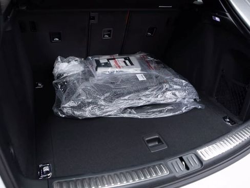 Certified 2025 Porsche Macan image 39